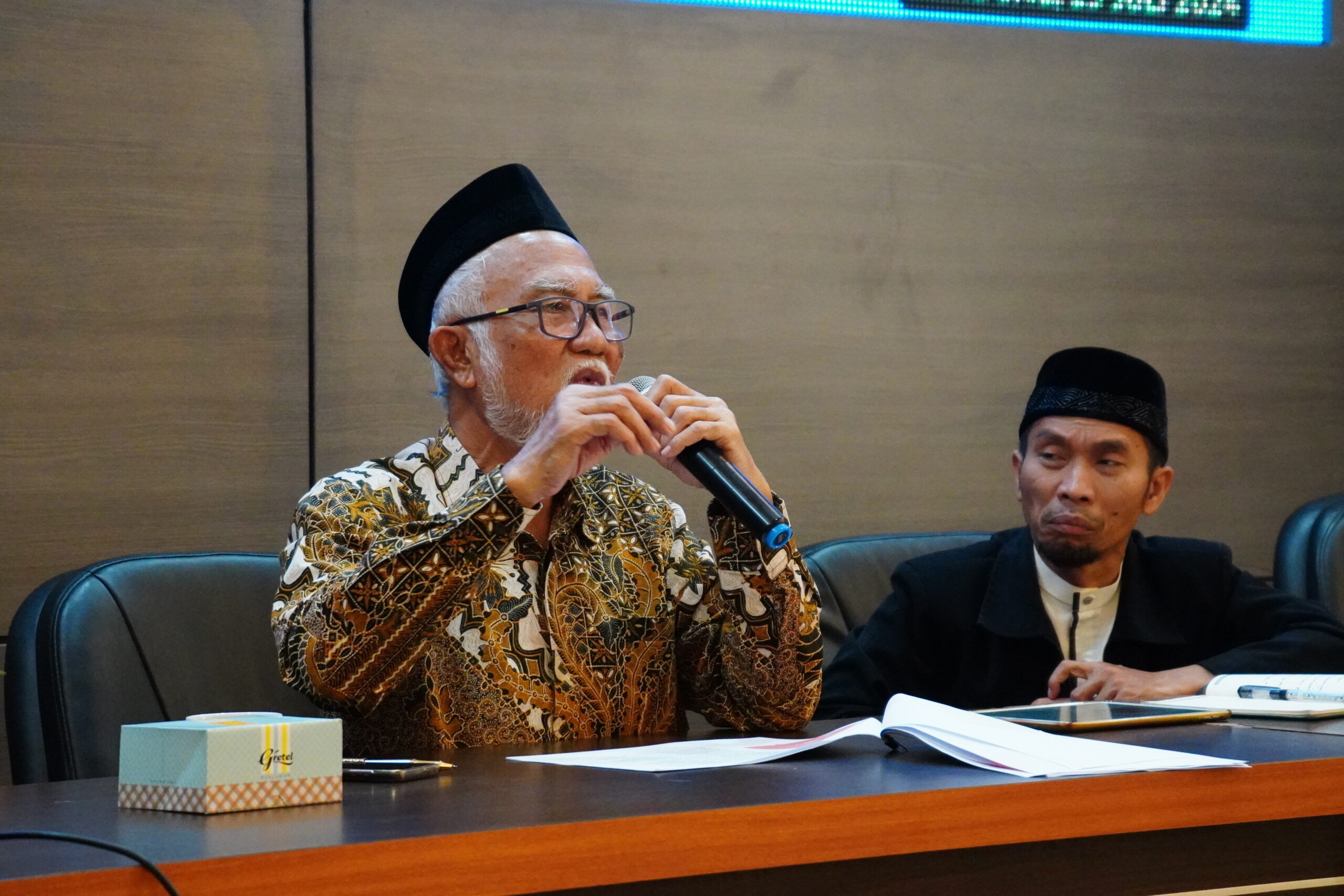 Prof. Dr. H. Nurwadjah, Ahmad EQ, MA